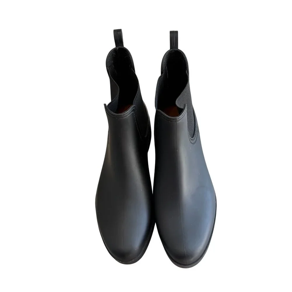 Jeffrey Campbell designed provide